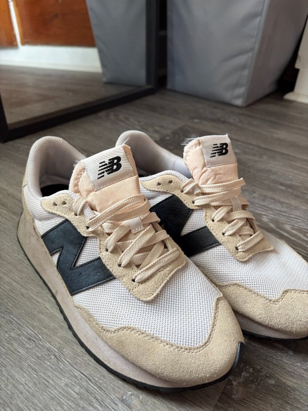 New Balance 237 Cream Beige Black Retro Sneakers Men's Size 9